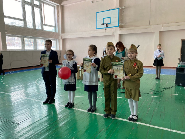 Среди обучающихся 2-4 классов прошел конкурс патриотической песни «Во славу Отечества».