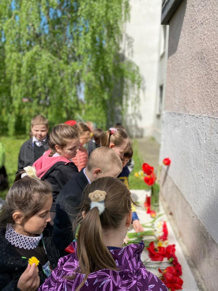 Обучающиеся отдали дань уважения герою и всем солдатам, не вернувшимся с войны, всем, кто погиб в боях и не дожил до сегодняшнего дня..